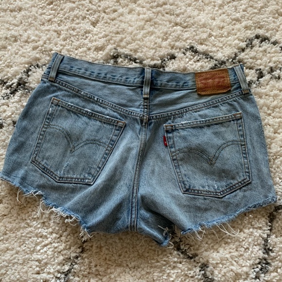 Levi’s Distressed Denim Shorts - Picture 6 of 8